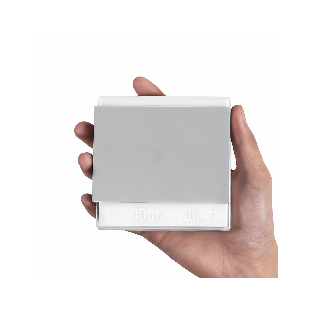 ميزان صغير مع مؤقت باللون الأبيض
